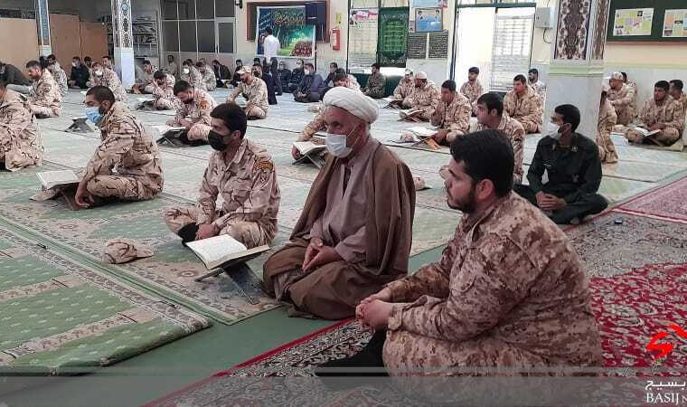 برگزاری محفل انس با قرآن درحسینیه ثارالله تیپ ۴۸ فتح