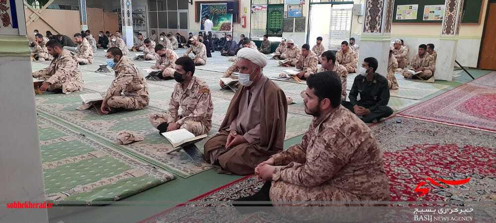 برگزاری محفل انس با قرآن درحسینیه ثارالله تیپ ۴۸ فتح
