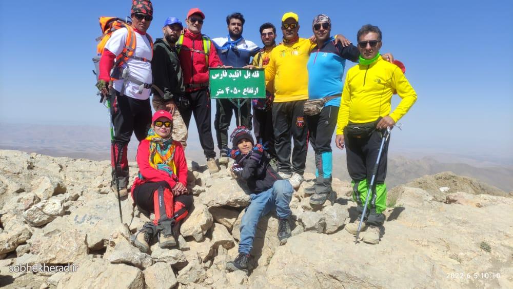 صعود گروه کوهنوردی یاران کوهستان چرام به قله ۴۰۵۰متری “بل” در استان فارس/+تصاویر