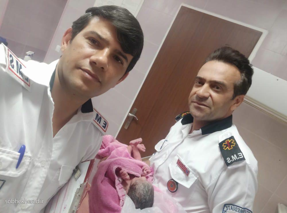 تولد نوزاد عجول به کمک کارشناسان اورژانس شهرستان باشت تولد نوزاد عجول به کمک کارشناسان اورژانس شهرستان باشت