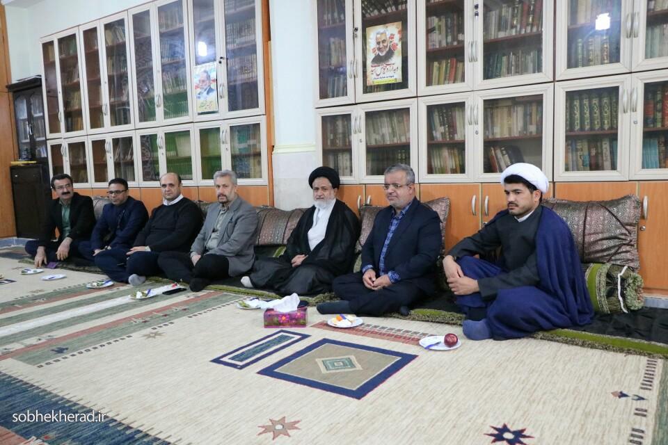 اعضای هیئت رئیسه دانشگاه آزاد اسلامی واحد گچساران با امام جمعه  شهرستان دیدار کردند