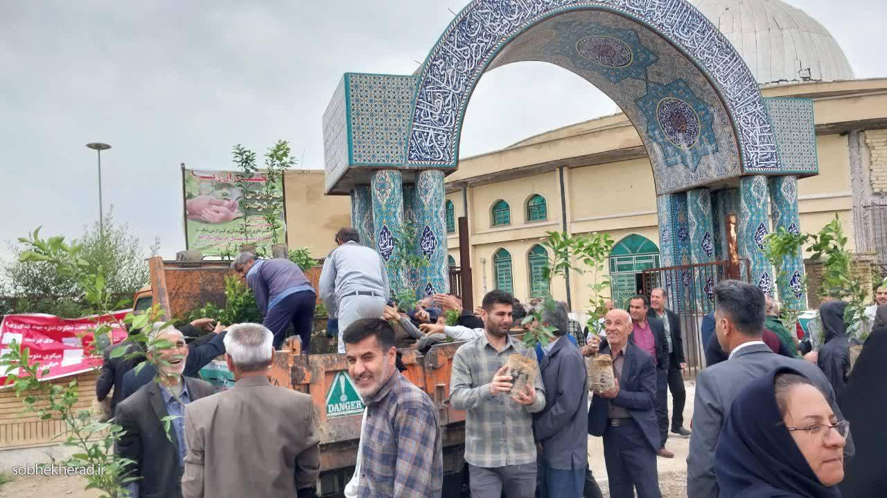طرح توزیع نهال رایگان توسط شهرداری دوگنبدان اجرا شد+تصاویر طرح توزیع نهال رایگان توسط شهرداری دوگنبدان اجرا شد+تصاویر