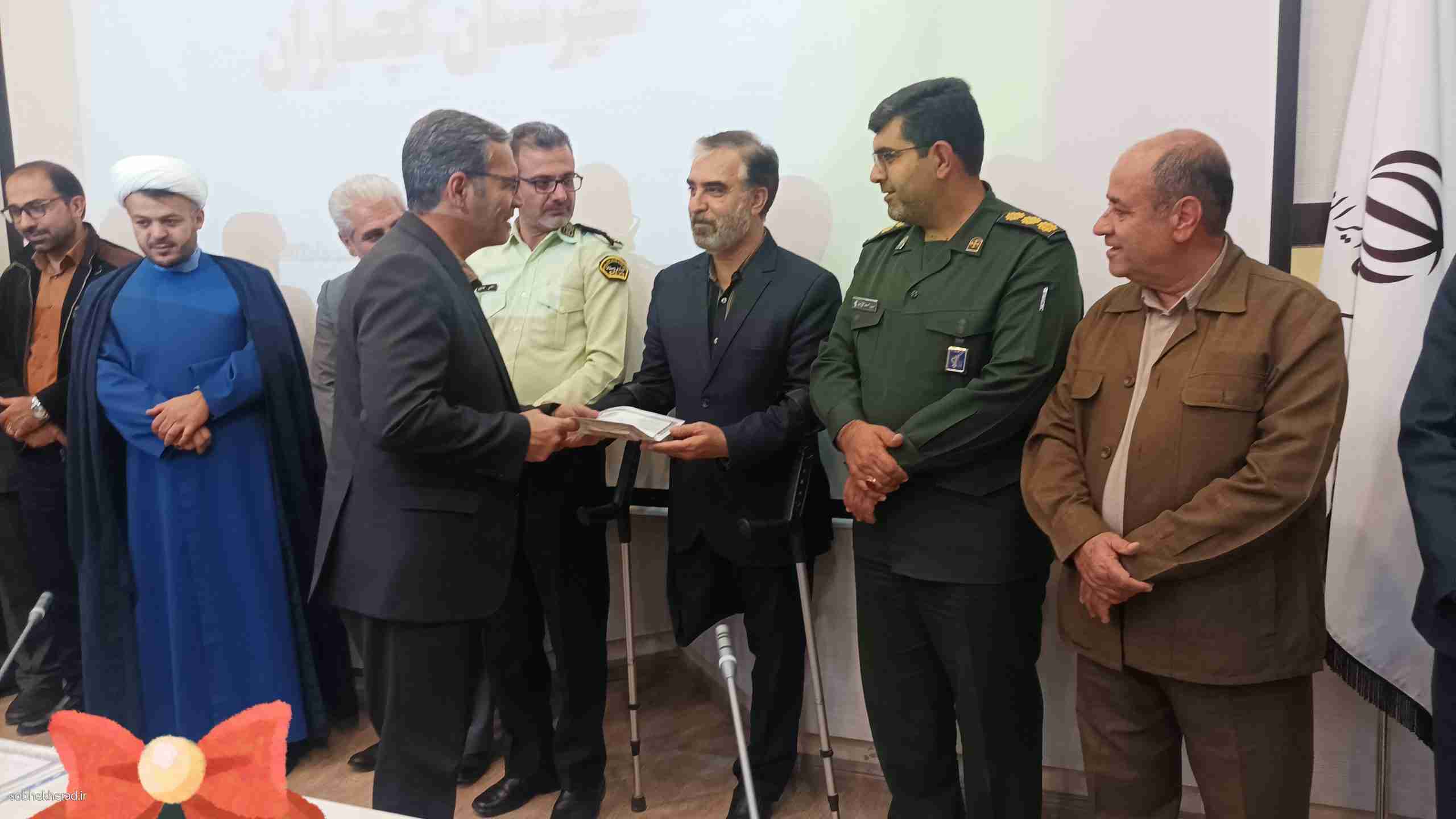 از دست اندرکاران و خبرنگاران فعال در دهه فجر  گچساران تجلیل شد