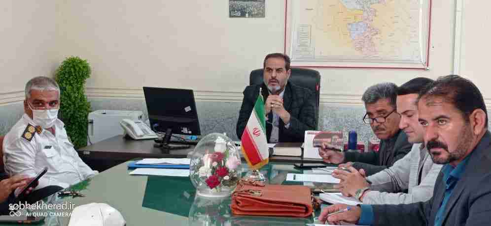 انتقاد تند فرماندار کهگیلویه از وضعیت چاله های خیابانی شهر دهدشت