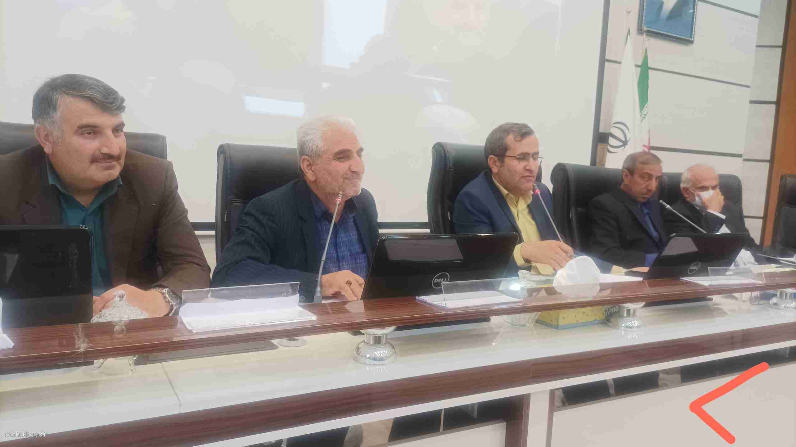 کم کاری برخی مدیران دستگاه های اجرایی در رفع مشکلات شهرستان و بی توجهی به خواسته های بحق مردم پذیرفته نیست