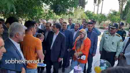 جشن تولدی در باغ چشمه بلقیس با حضور وزیرمیراث فرهنگی درسی که ضرغامی به مدیران چرامی داد/رفتار صمیمانه وزیربا گردشگران +تصاویر جشن تولدی در باغ چشمه بلقیس با حضور وزیرمیراث فرهنگی درسی که ضرغامی به مدیران چرامی داد/رفتار صمیمانه وزیربا گردشگران +تصاویر