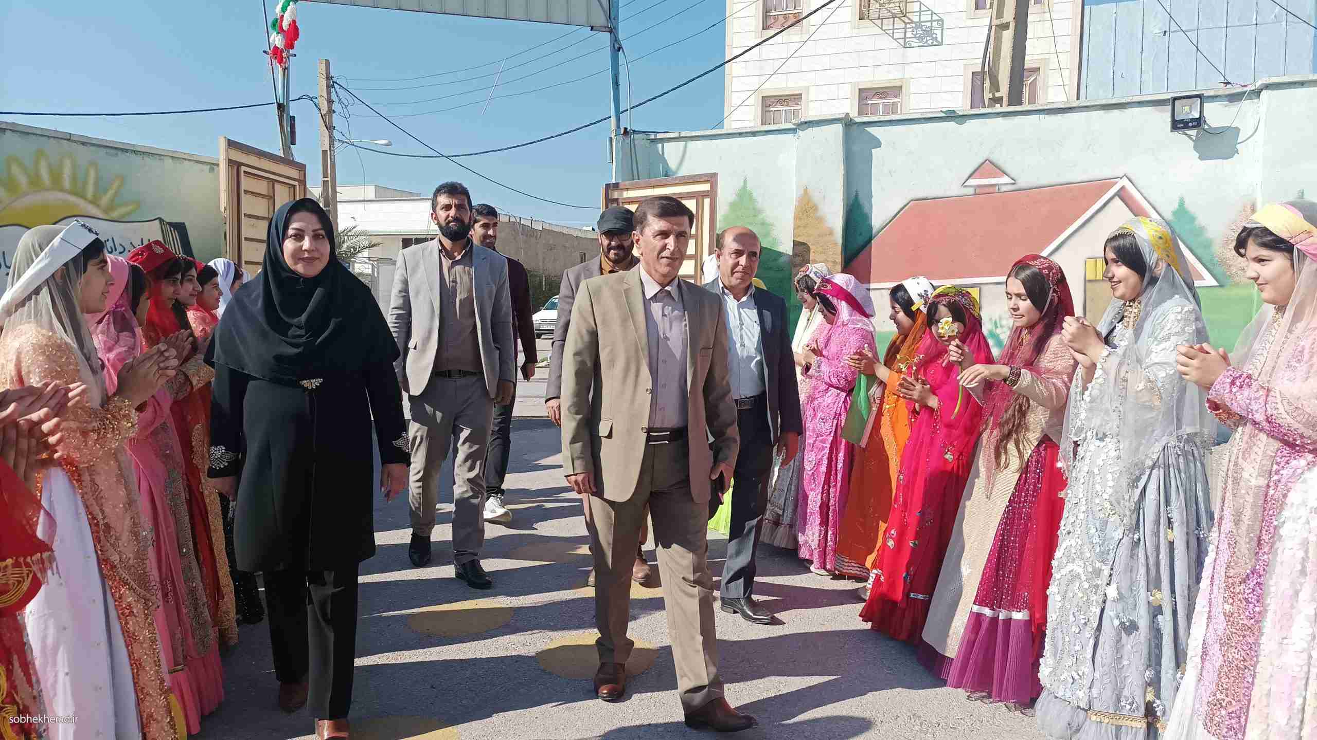 آیین افتتاحیه مسابقات صد در صد دبستان دخترانه نرگس گچساران