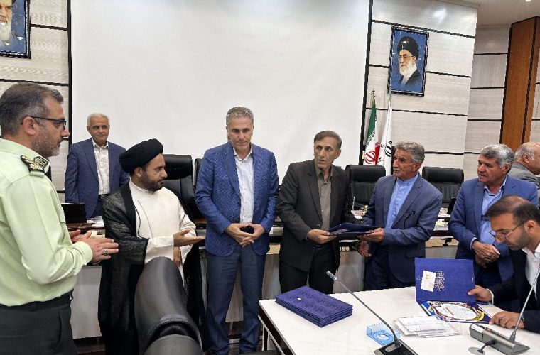 تجلیل از مقام شامخ معلمان توسط شهردار و اعضای شورای اسلامی شهر دوگنبدان تجلیل از مقام شامخ معلمان توسط شهردار و اعضای شورای اسلامی شهر دوگنبدان