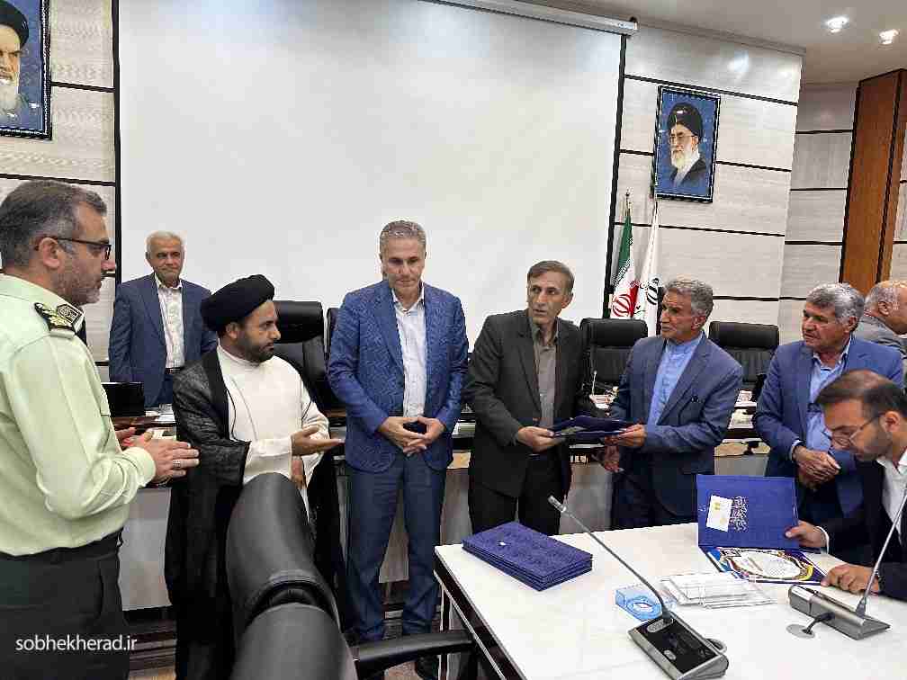 تجلیل از مقام شامخ معلمان توسط شهردار و اعضای شورای اسلامی شهر دوگنبدان