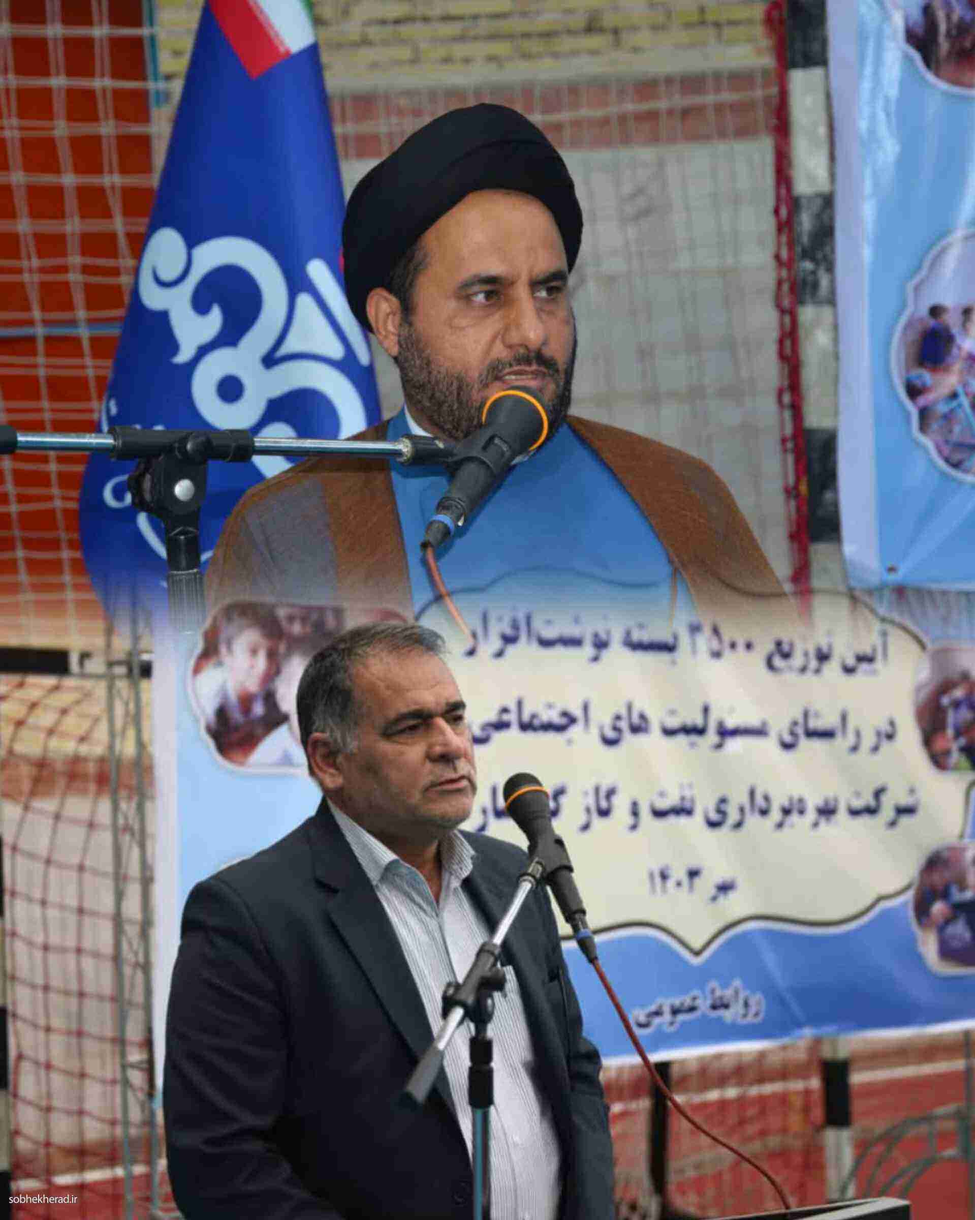 لبخند یک دانش آموز کم برخوردار خستگی را از ما دور می کند