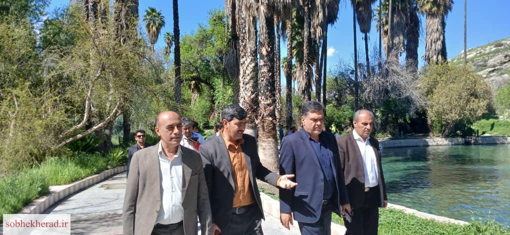 بازدید مشترک و نوروزی فرماندارشهرستان چرام و سرپرست اداره کل میراث فرهنگی و گردشگری استان از باغ چشمه بلقیس و غرفه صنایع دستی