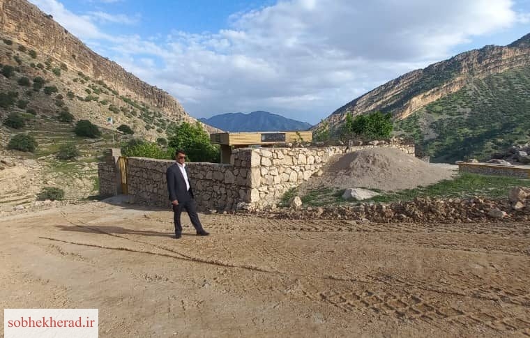 تقدیر و تشکر خانواده شهید و اهالی یک روستا از فرماندار لنده و بخشدار موگرمون