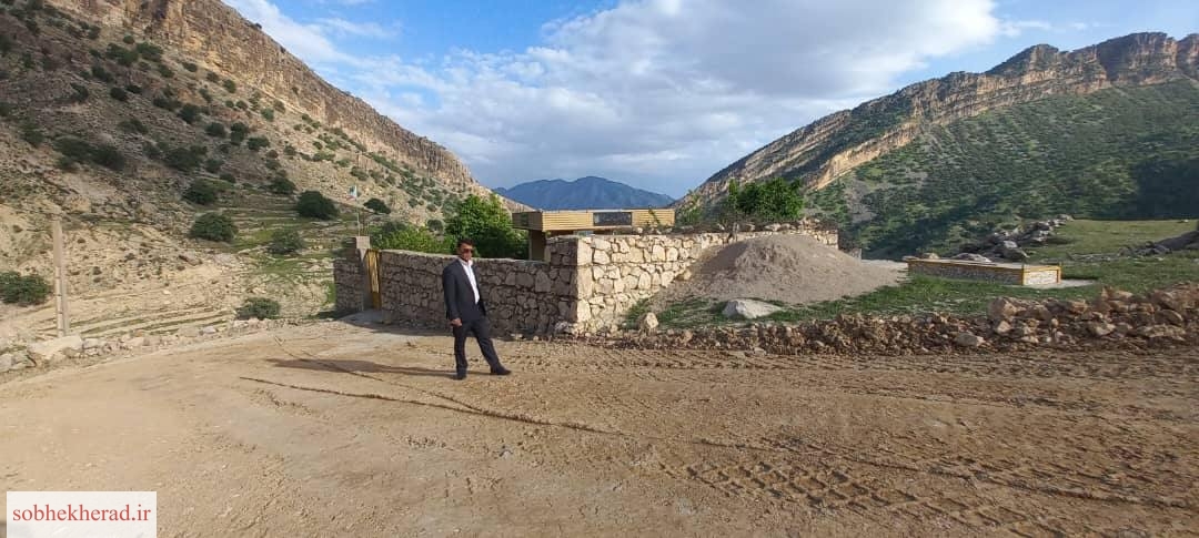 تقدیر و تشکر خانواده شهید و اهالی یک روستا از فرماندار لنده و بخشدار موگرمون
