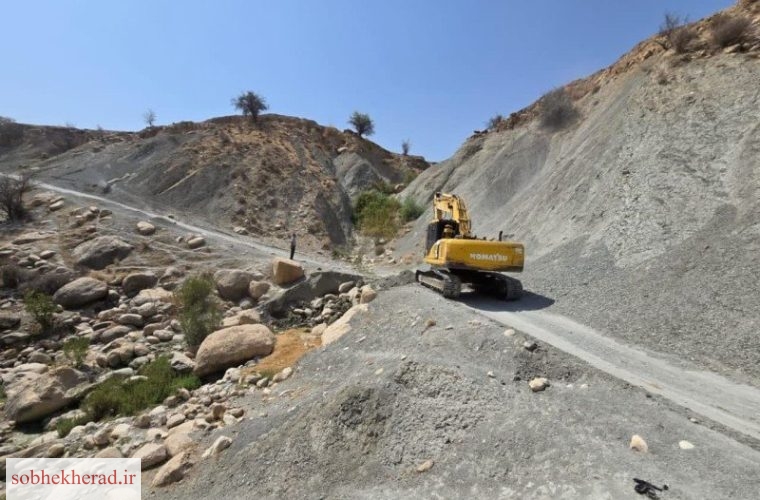 بخشدار مرکزی لنده؛/بازگشایی، تعریض مسیر و حذف نقاط حادثه‌ خیز راه روستایی موگر زادگاه “شهید طیب” آغاز شد+تصاویر