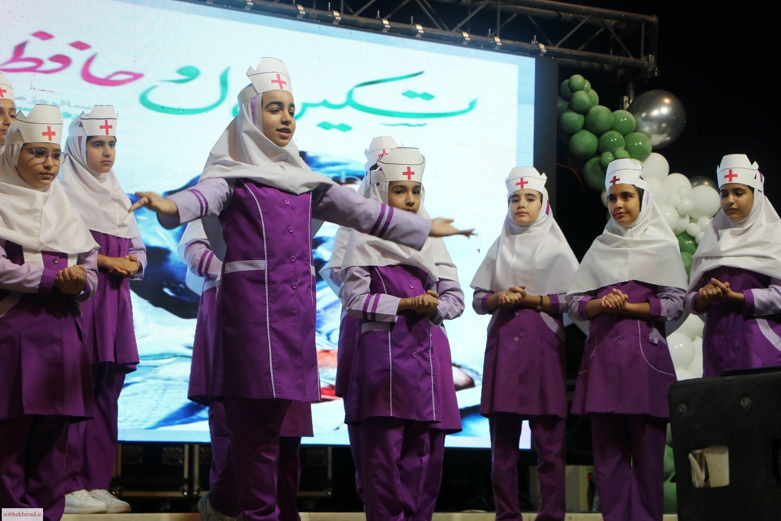 تجلیل از دانش‌آموزان گروه سرود دبستان نرگس گچساران به مناسبت روز دانش‌آموز