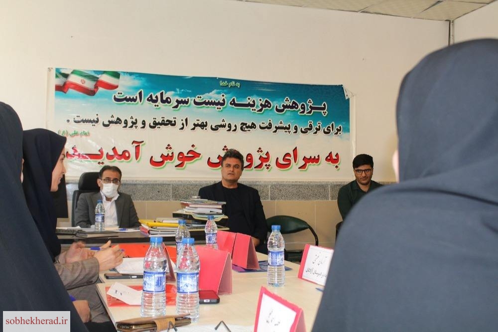 نشست تخصصی مدیران متوسطه دوم لنده؛ راهکارهای عملی برای ارتقای آموزش+تصاویر