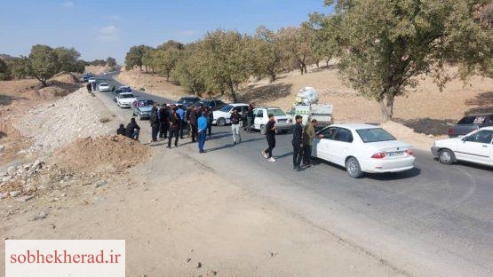 جوانان داغدیده چاروسا مسیر قلعه رئیسی به دهدشت را ساعتی بستند//تصاویر