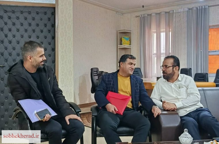 وفایی مقدم:تکریم ارباب رجوع اولویت اصلی همه ما است/درب فرمانداری چرام به روی همه مردم باز است/پاسخگویی و شفافیت؛مردم حق دارند از عملکرد مدیران مطلع باشند