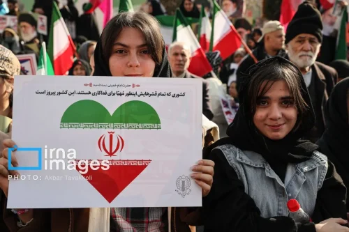 حضور اقشار مختلف مردم در راهپیمایی امروز