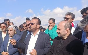 عزم جدی دولت وفاق ملی برای اجرای پتروشیمی چرام/بازدید معاونین استاندار؛فرماندار و سرمایه گذار از اراضی پیشنهادی طرح/گفت و گوی مدیران و مالکین/جر سر خیش بهتر از صلح سر خرمن+فیلم