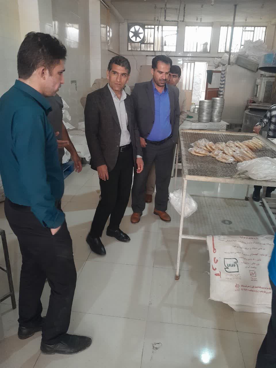 بازدید از خبازی های شهرستان لنده و برخورد با چند واحد متخلف/ دستور پلمپ یک واحد خبازی صادر شد