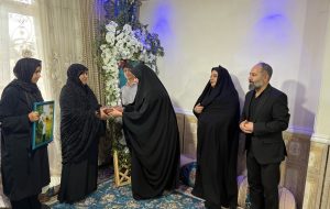 تجلیل اداره کل ارتباطات و فناوری از خانوادههای شهدای جنگ تحمیلی رمضان در کهگیلویه و بویراحمد تجلیل اداره کل ارتباطات و فناوری از خانوادههای شهدای جنگ تحمیلی رمضان در کهگیلویه و بویراحمد