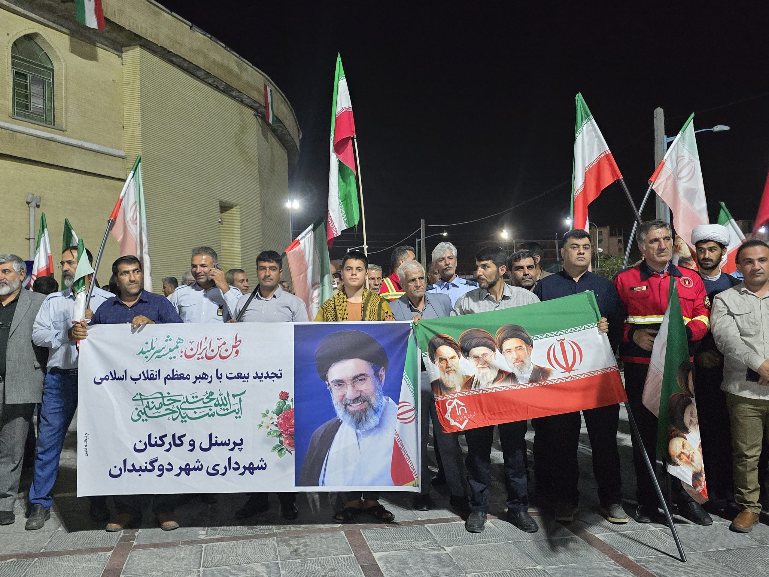 کارکنان شهرداری دوگنبدان بار دیگر با آرمان های انقلاب تجدید بیعت کردند کارکنان شهرداری دوگنبدان بار دیگر با آرمان های انقلاب تجدید بیعت کردند