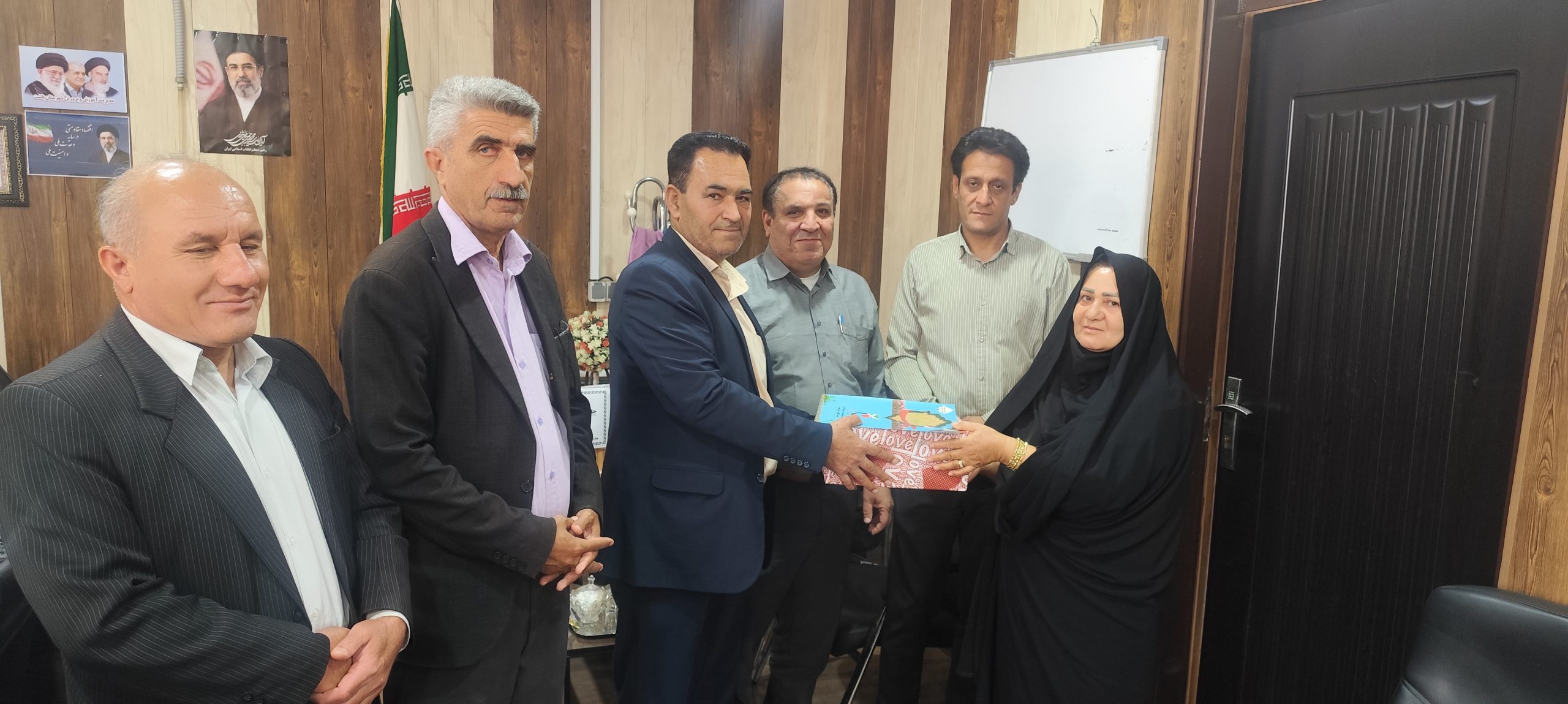 تجلیل از فعالان حوزه امور بانوان و خانواده شهرستان باشت تجلیل از فعالان حوزه امور بانوان و خانواده شهرستان باشت