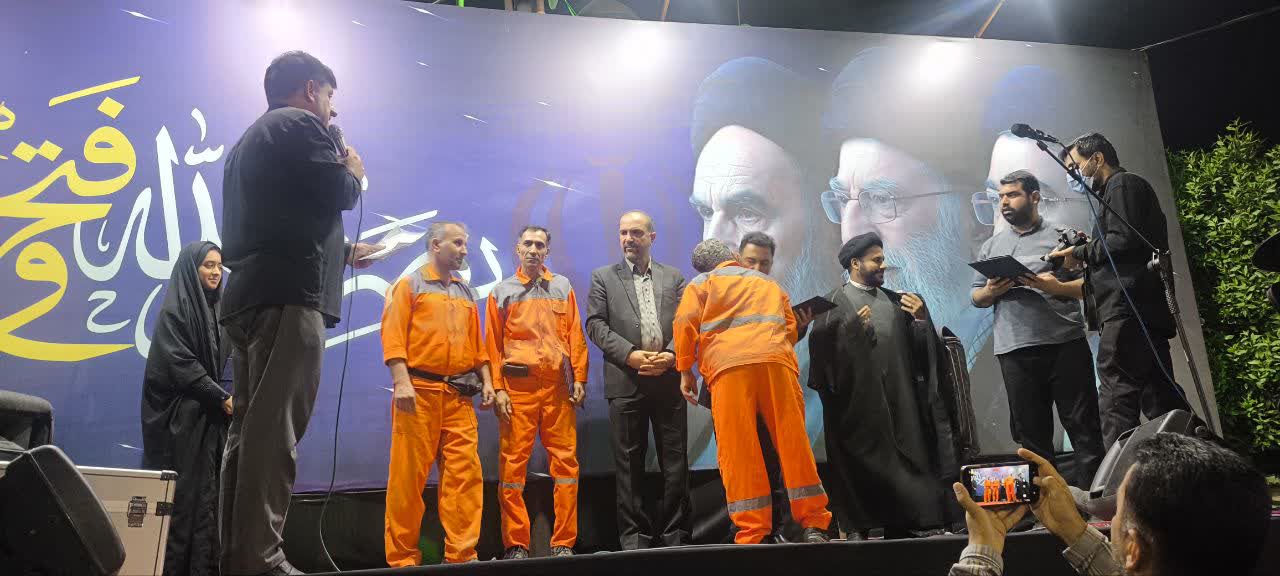 از پاکبانان خدمات شهری شهرداری دوگنبدان در تجمعات مردمی تجلیل شد از پاکبانان خدمات شهری شهرداری دوگنبدان در تجمعات مردمی تجلیل شد