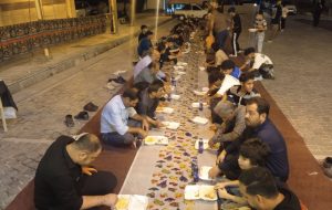 چشیدن نذری امام حسین (ع) برکت زندگی و سلامتی جسم و روحمان است