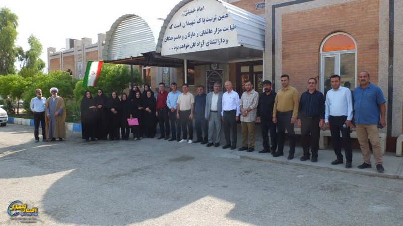 فعالان اقتصادی گچساران با آرمان های امام خمینی (ره)، شهدای انقلاب تجدید میثاق کردند