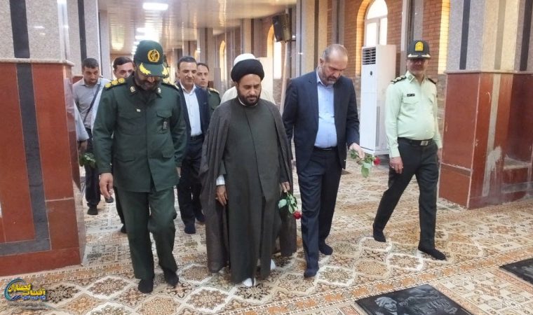 تجدید میثاق مسئولان گچساران با شهدا تجدید میثاق مسئولان گچساران با شهدا