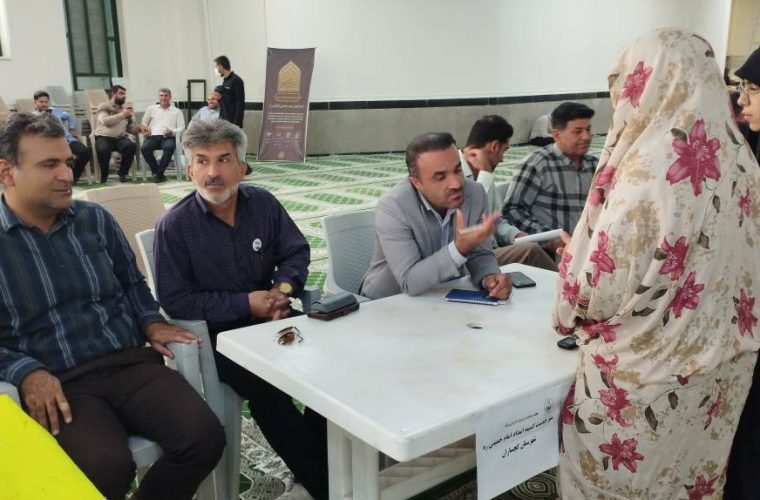 برپایی میز خدمت کمیته امداد امام خمینی(ره) گچساران به مناسبت هفته دولت