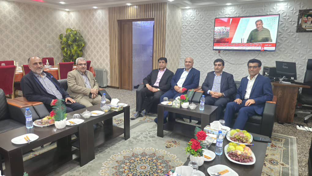 رایزنی امیدبخش فرماندار لنده با مدیرعامل نفت و گاز آغاجاری؛ چهار دستگاه ماشین‌آلات سنگین به کمک راه‌های روستایی می‌آیند