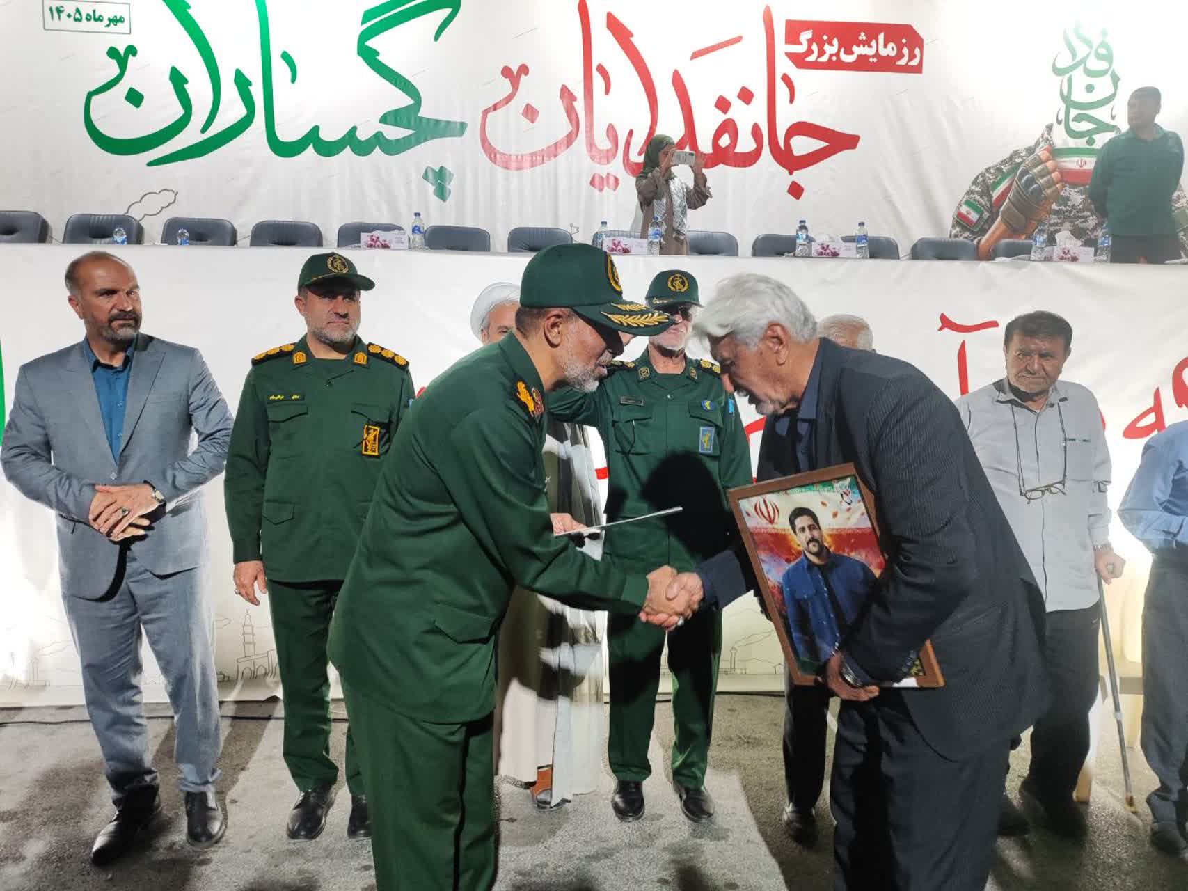 در رزمایش «جان فدایان گچساران » یاد شهدای وطن  با تکریم خانواده های ایثارگر زنده شد